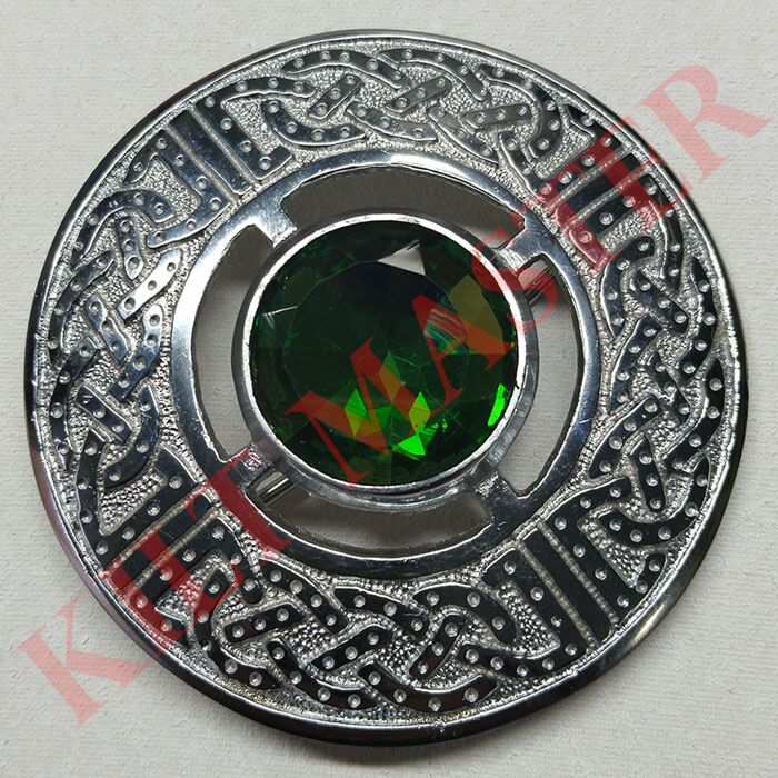 Green Stone Kilt Fly Plaid Brooch: Stylish Silver Accent